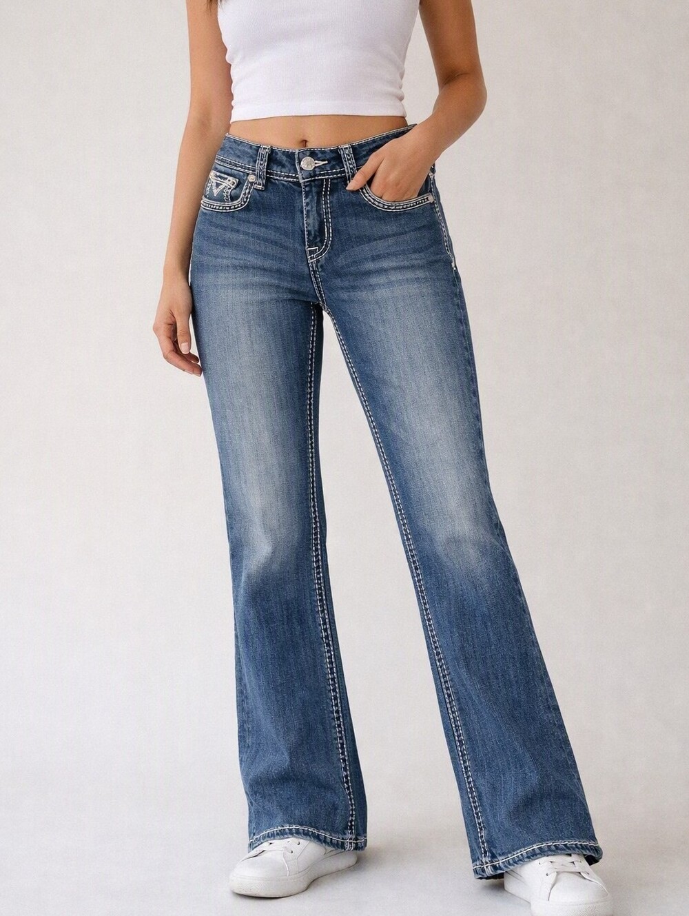 Rock & Roll Jeans Denim Women's 26" X 32 Light Wash Boot Cut Stitching EUC Read